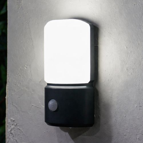 Battery LED Motion Sensor Security PIR Wall Light Outdoor House Lamp Garden — image 1