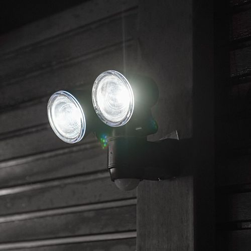 Battery LED PIR Motion Sensor Security Outdoor Twin Adjustable Wall Flood Light — image 3
