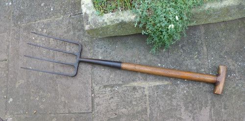 Vintage BULLDOG Garden Fork,  wooden T Handle.  Digging fork.