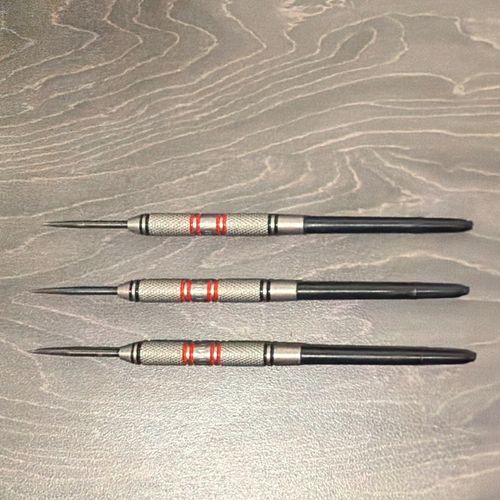 Winmau England Dart Set with Case, 3 Darts and Flights Plain Coloured — image 3