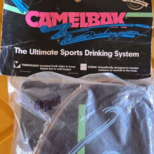 CamelBak Hydration Pack Zip Closure 0-5L Black/Green/Pink/Blue — image 4