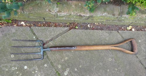 Vintage garden fork.  LADIES BORDER FORK. Small & light, JENKS & CATTELL.