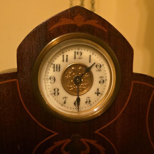 Antique Victorian Small Mechanical Clock In Working Condition  — image 3
