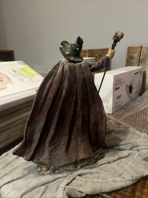 Angry Wizard with Skull Staff" heavy polyresin statue — image 4