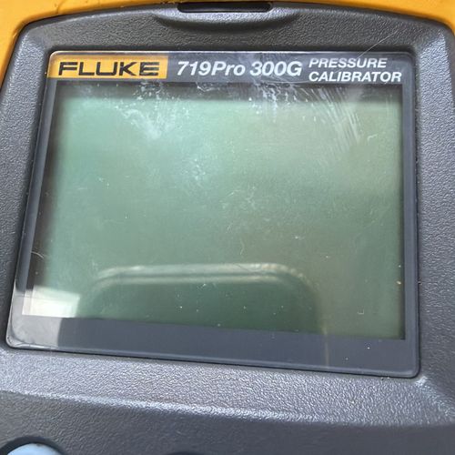 Fluke 719PRO - 300G Electric Pressure Calibrator  — image 7