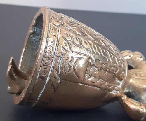 VTG BRASS BELL ELIZABETHAN LADY FIGURINE LEG CLAPPERS TABLE DESK BELL UNUSUAL — image 10