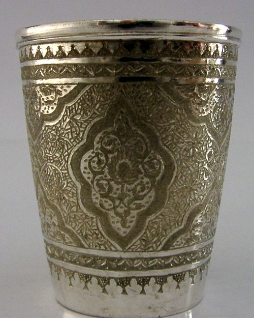 84g PERSIAN SOLID SILVER BEAKER CUP c1940 MIDDLE EASTERN ANTIQUE BARWARE — image 2