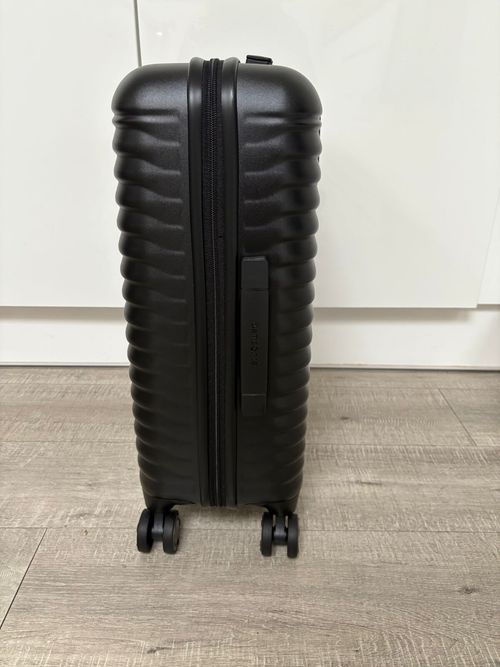 Cabin Size Hard Samsonite Suitcase in Black with Built in TSA Lock — image 3