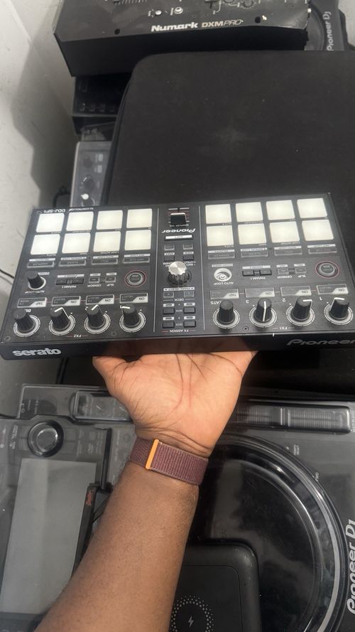 Pioneer DDJ-SP1 2-Deck DJ Controller 16 Performance Pads-missing right loop nob. — image 4
