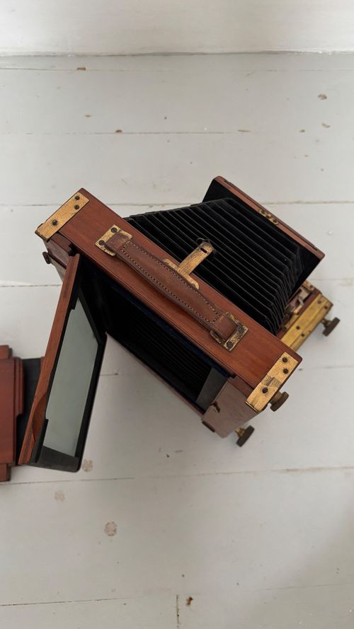 Victo Folding Field Camera 1910 Vintage + Lens + 3x plate holders, no lens board — image 4