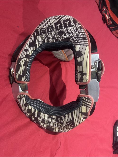 Leatt Moto GPX Neck Brace Motocross MX Enduro Off Road. Carbon Fibre — image 1