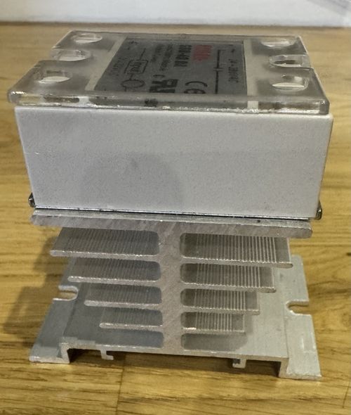 SSR-40DA 40A Solid State Relay Input 3-32V DC Output 24-380V AC (SSR40 DA) — image 2