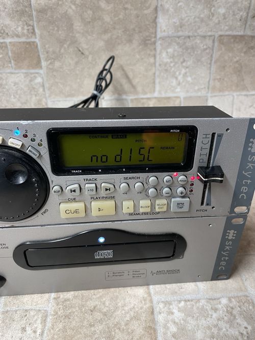 Skytec Tec 2700 DJ Controller and Dual CD Player- Read Description — image 12