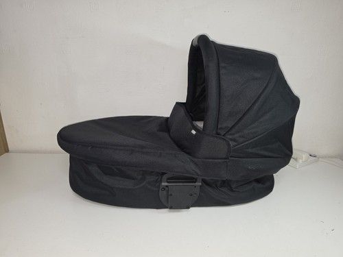 Mamas & Papas Sola2 Carrycot / Bassinet - Black - Excellent Condition