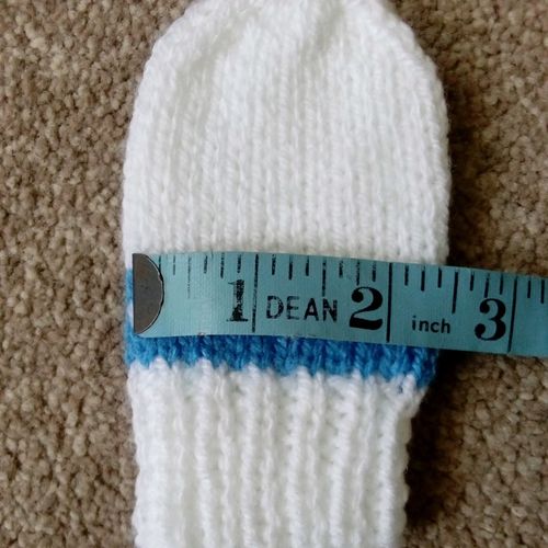 Hand Knitted 0-3 months Baby Hat And Mittens — image 7