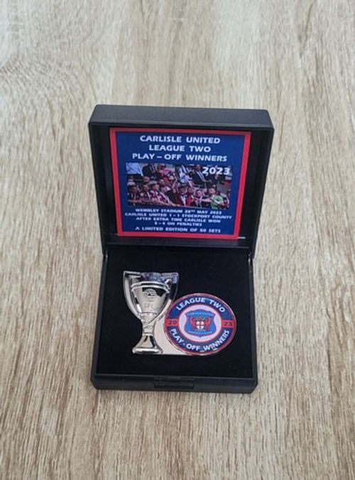 CARLISLE UNITED 2023 LEAGUE TWO PLAY-OFF WINNERS LTD ED LARGE 3D BADGE SET 