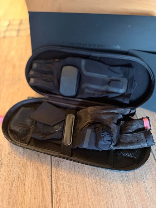 Rokoko Smart suit pro 2  (size M) + Smart gloves  USED ONCE  — image 3