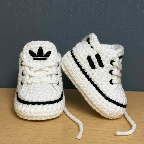 Crochet Amigurumi baby shoes booties sneakers slippers trainers Pattern Only — image 1