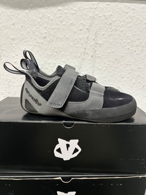 Evolv Climbing Shoes - Size 5 uk