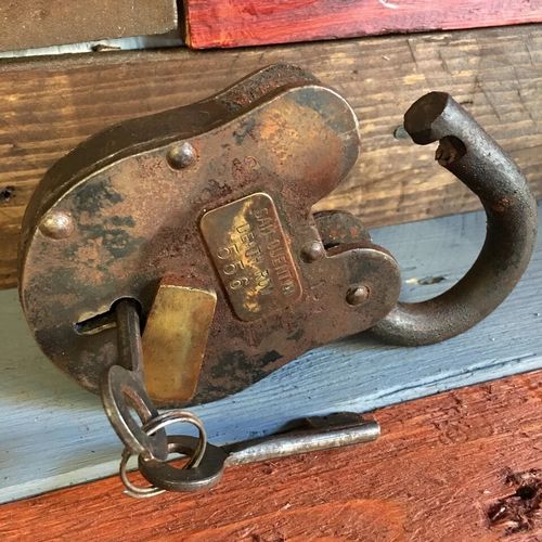 3" x 5" San Quentin Death Row Padlock Cast Iron Working Lock & Key Rusty Antique — image 4