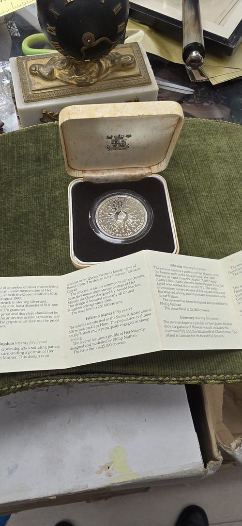 1980 Queen Mother 80th Birthday Sterling Silver Proof Crown Coin 25p Royal Mint — image 8