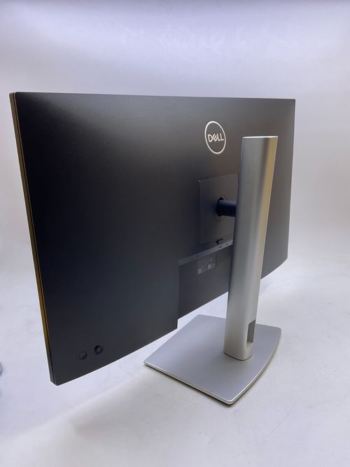 DELL P3223QE 32" LCD DISPLAY WITH STAND — image 2