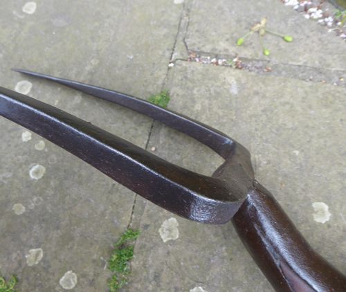 Vintage Garden T Handle 2 Prong Clay Fork . YARDLEY ELEPHANT  "wontbuckle" brand — image 14