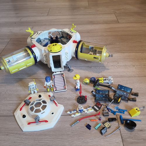 PLAYMOBIL 9487 Mars Space Station – Complete Playset with Figures & Accessories — image 2
