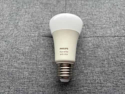 Philips Hue A60 9.5W E27 LED Smart Light Bulb, White and Color, 806 Lumens — image 1