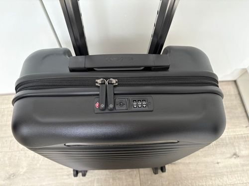 Cabin Size Hard Samsonite Suitcase in Black with Built in TSA Lock — image 6