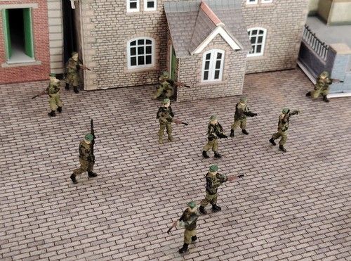 00 gauge 1:76 hand painted resin figures 10 1970s Royal Marine Commandos figures
