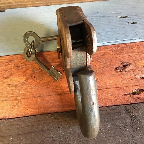 3" x 5" San Quentin Death Row Padlock Cast Iron Working Lock & Key Rusty Antique — image 9