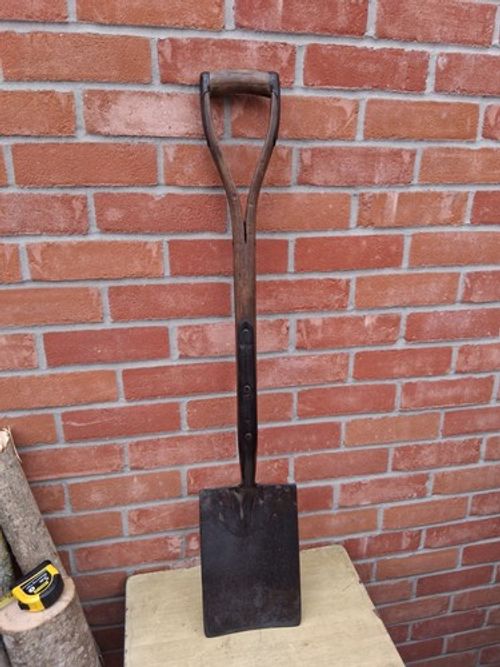 Brades 908 No1 Builders Garden Spade, Wooden Y Top Handle