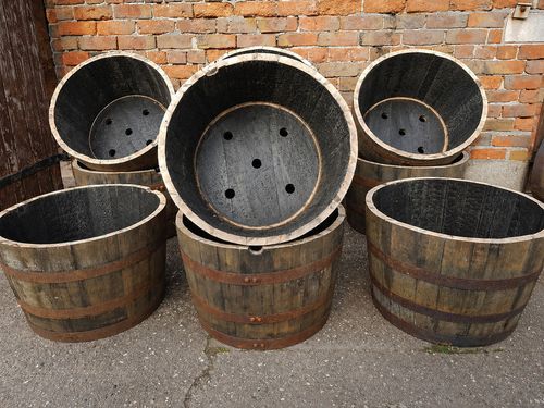 HALF OAK WHISKEY BARREL PLANTER POT TUB GARDEN FLOWERS SHRUBS WITH DRAINAGE HOLE — image 1