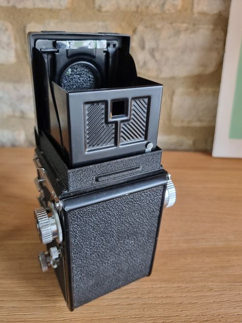 Yashica-635 Twin Lens Reflex TLR 120 Film Camera. 80mm F3.5 Yashikor Lens & Case — image 12