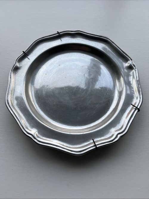 Vintage Wilton Armetale, popular "Queen Anne" pattern, classic scalloped rim. — image 1