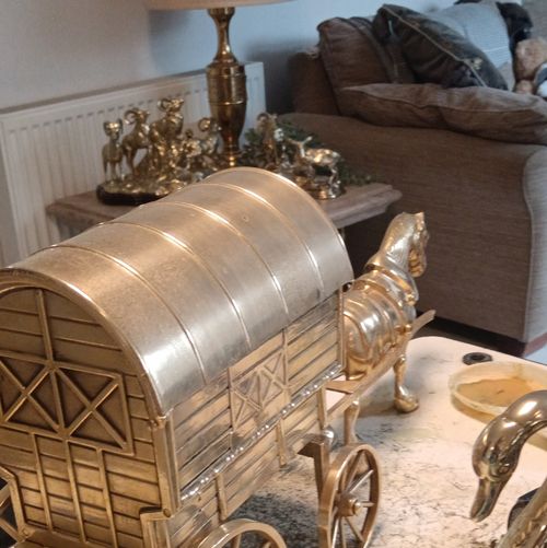 Brass vintage Horse-Drawn Covered Wagon Ornament Decorative Model on Wheels — image 3
