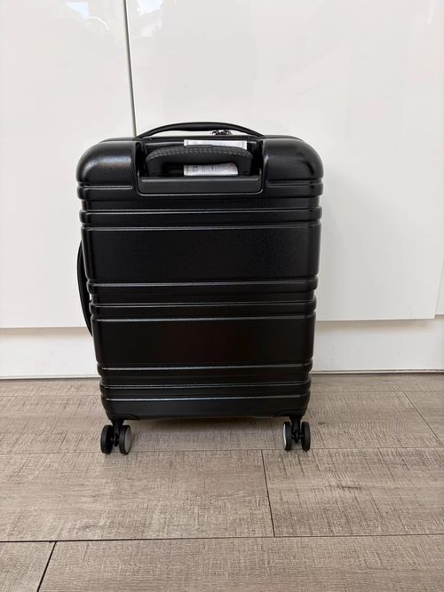Cabin Size Hard Samsonite Suitcase in Black with Built in TSA Lock — image 3