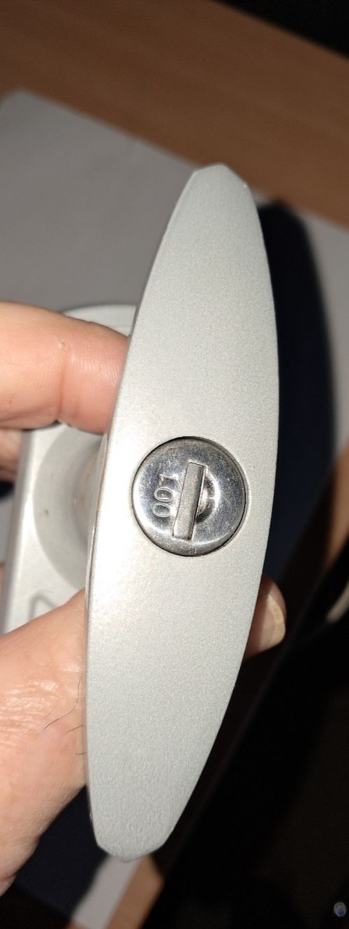 Henderson Garage Door Handle + keys — image 2