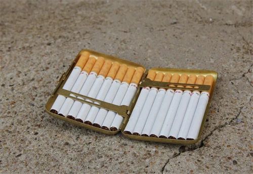 Collecteable Vintage Solid Brass Smoking Can hold 16 Cigarettes Case Holder — image 14
