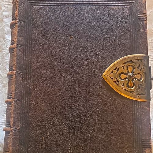 Holy Bible Old & New Testaments London R&A Suttaby leather clasp
