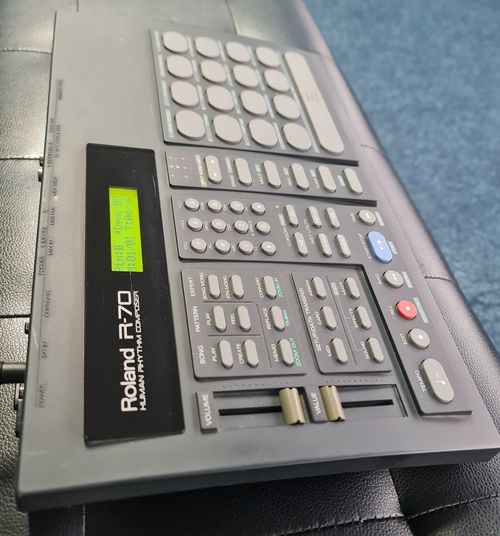 ROLAND R-70 Drum Machine — image 1
