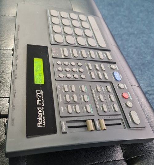 ROLAND R-70 Drum Machine