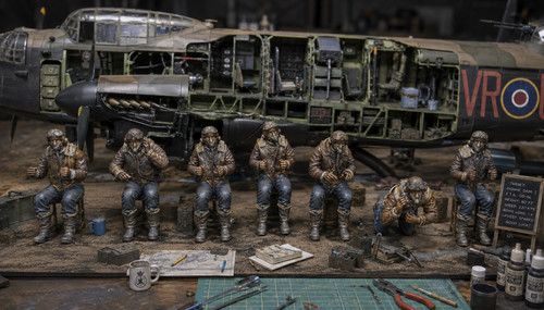 SMF2209 WWII RAF Bomber Aircrew Figures