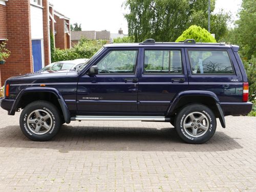 Jeep Cherokee Orvis 4X4 XJ (2000) — image 3