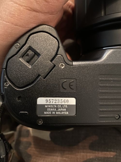 Minolta Dynax 500si Super Black 35mm SLR w/ Sigma 70-300mm Lens & Flash — image 8