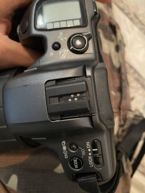 Minolta Dynax 500si Super Black 35mm SLR w/ Sigma 70-300mm Lens & Flash — image 11