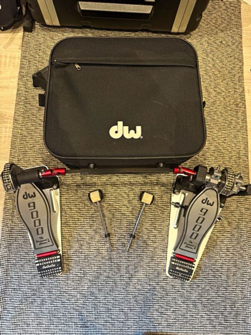DW 9000 Double Chain Double Bass Drum Pedal w/ Carry Bag & 2 Beaters