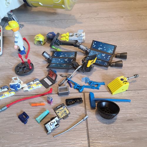 PLAYMOBIL 9487 Mars Space Station – Complete Playset with Figures & Accessories — image 3