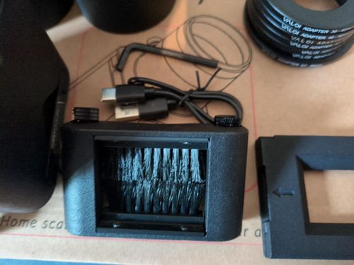 valoi easy 35 film scanner with cleaning duster and sprocket holder, Boxed — image 4